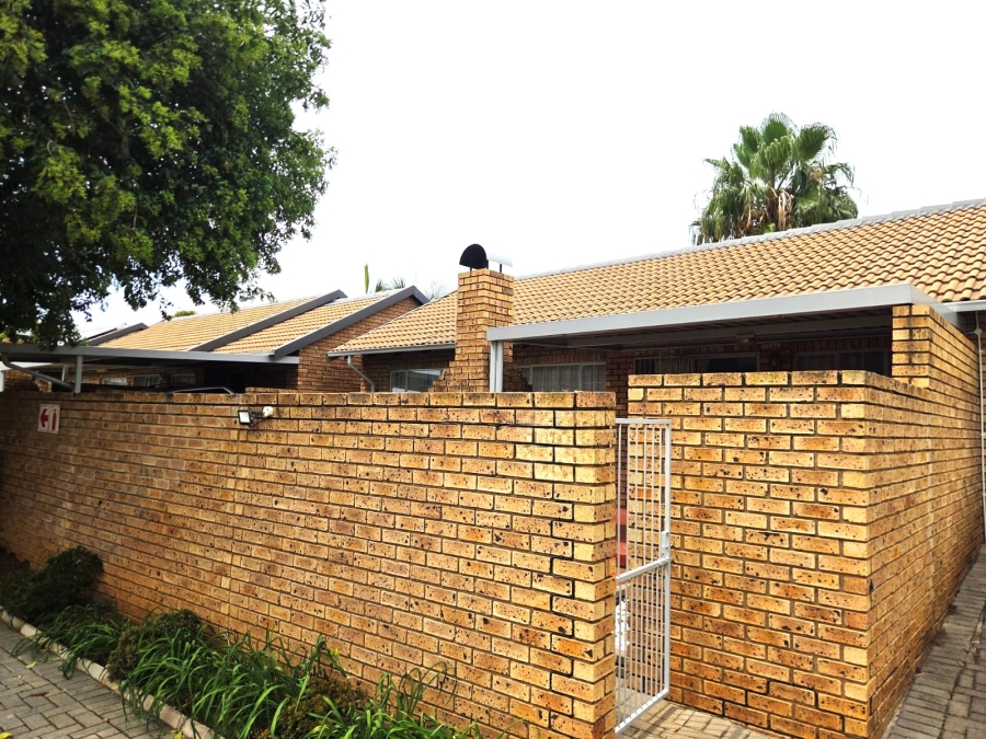 2 Bedroom Property for Sale in Magalieskruin Gauteng