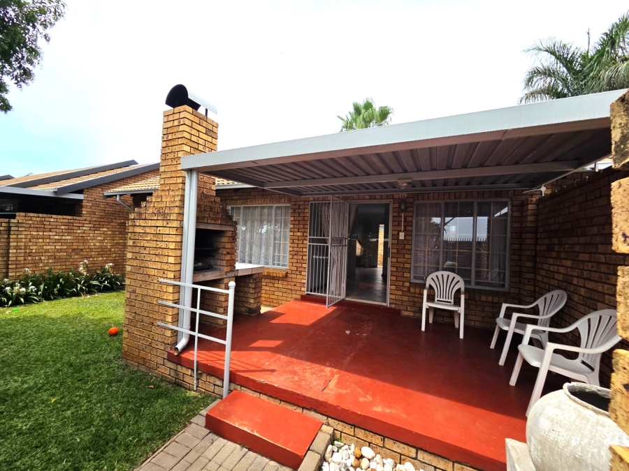 2 Bedroom Property for Sale in Magalieskruin Gauteng