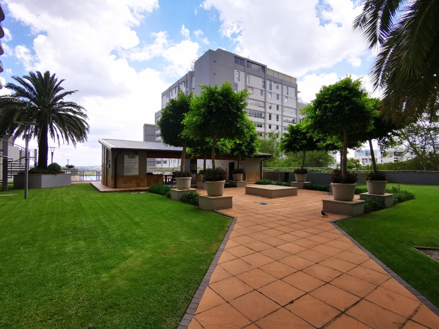 1 Bedroom Property for Sale in Sandhurst Gauteng