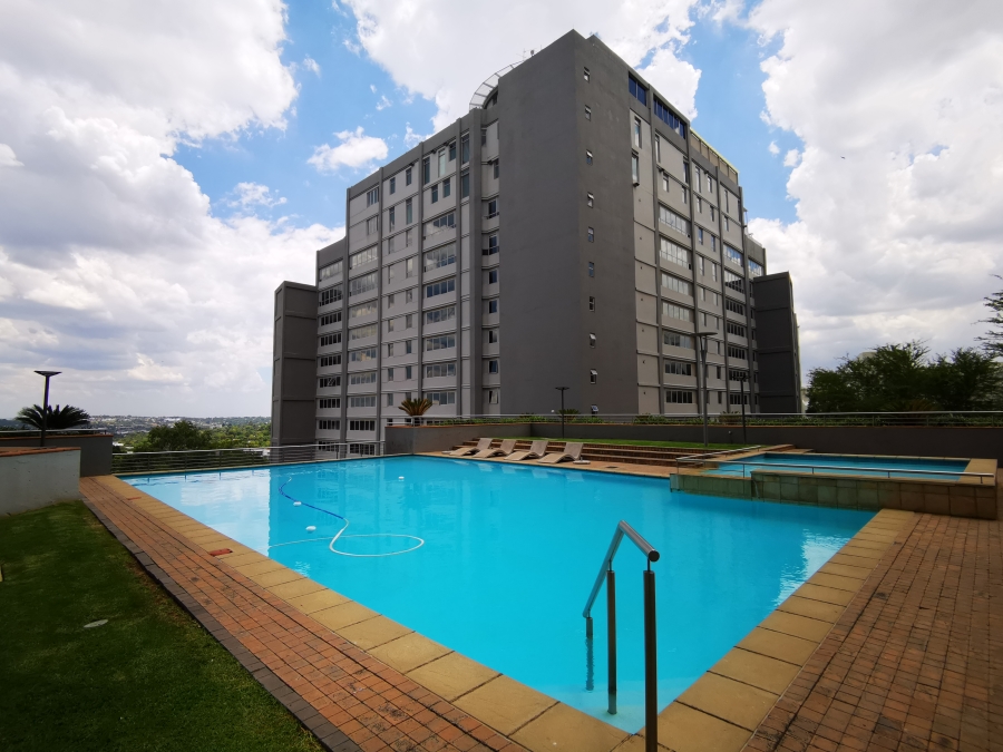 1 Bedroom Property for Sale in Sandhurst Gauteng