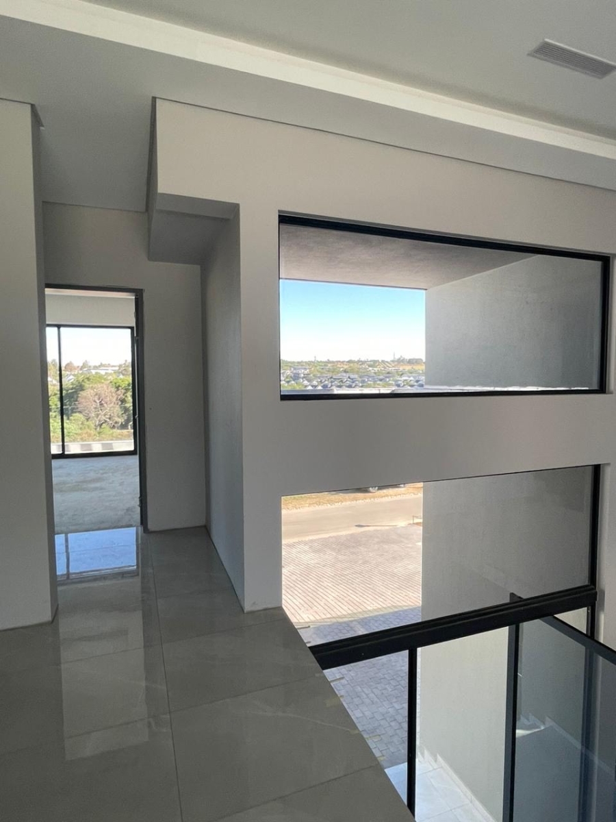 5 Bedroom Property for Sale in Waterfall Country Estate Gauteng