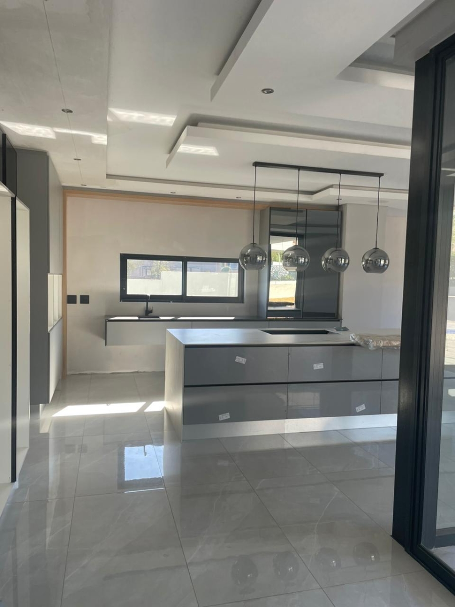 5 Bedroom Property for Sale in Waterfall Country Estate Gauteng