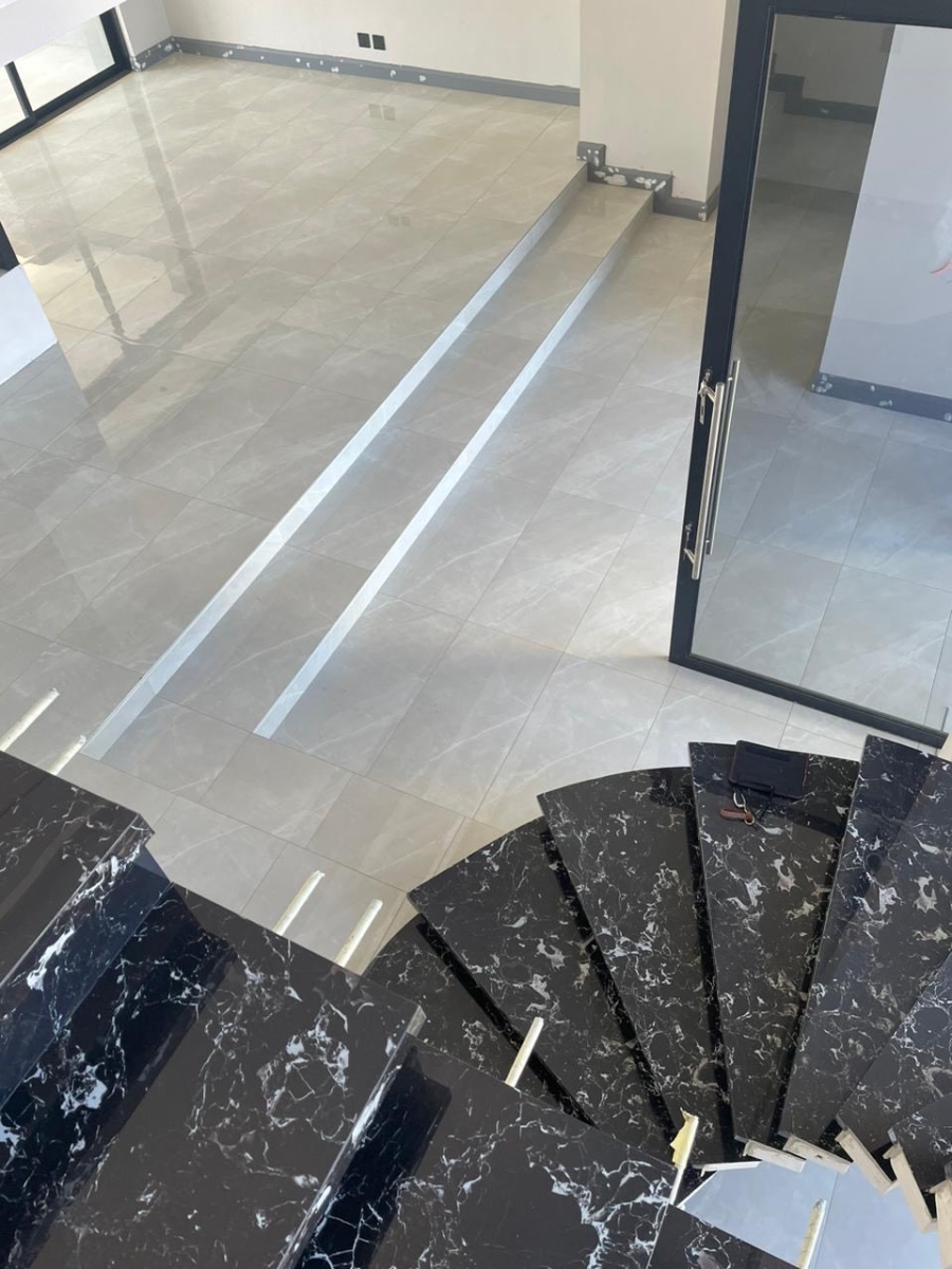 5 Bedroom Property for Sale in Waterfall Country Estate Gauteng