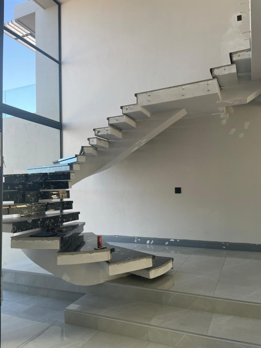 5 Bedroom Property for Sale in Waterfall Country Estate Gauteng