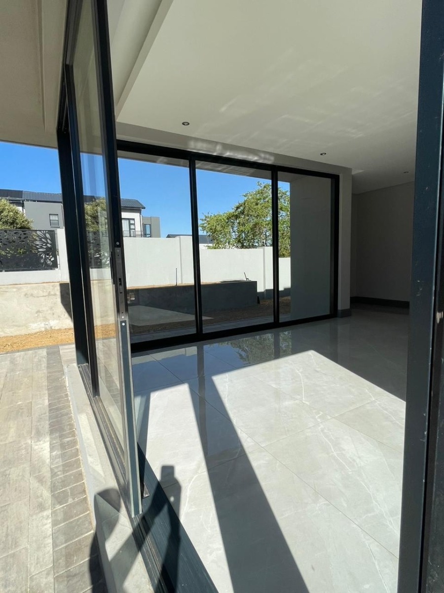 5 Bedroom Property for Sale in Waterfall Country Estate Gauteng