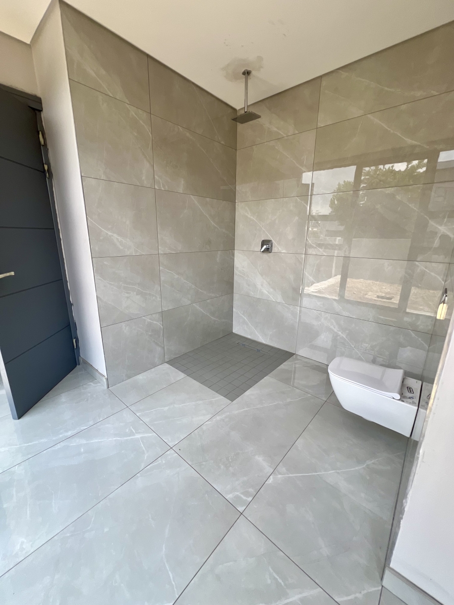 5 Bedroom Property for Sale in Waterfall Country Estate Gauteng