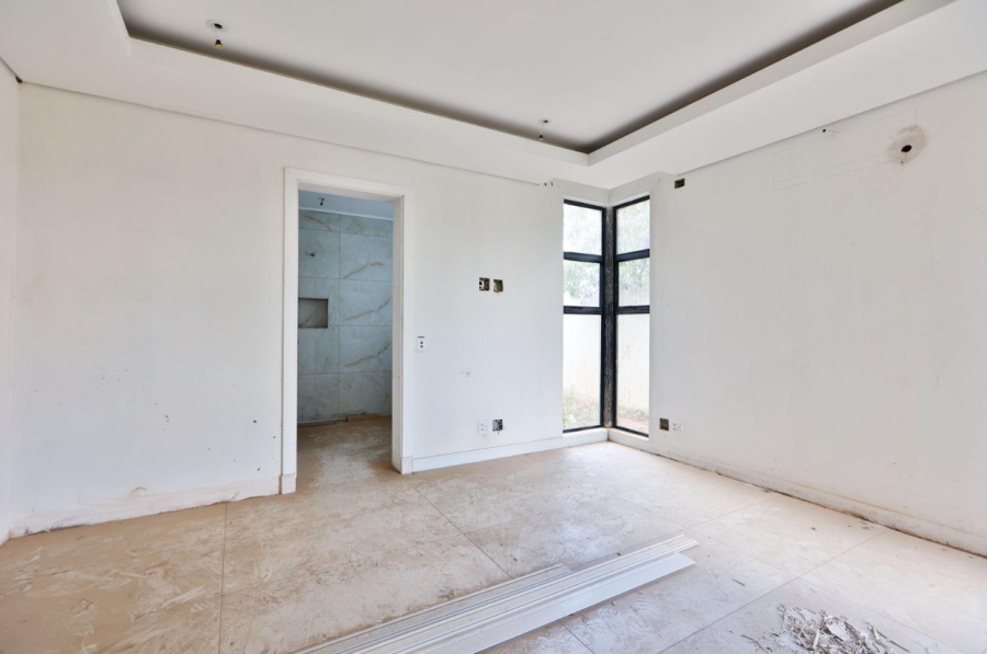 5 Bedroom Property for Sale in Waterfall Country Estate Gauteng