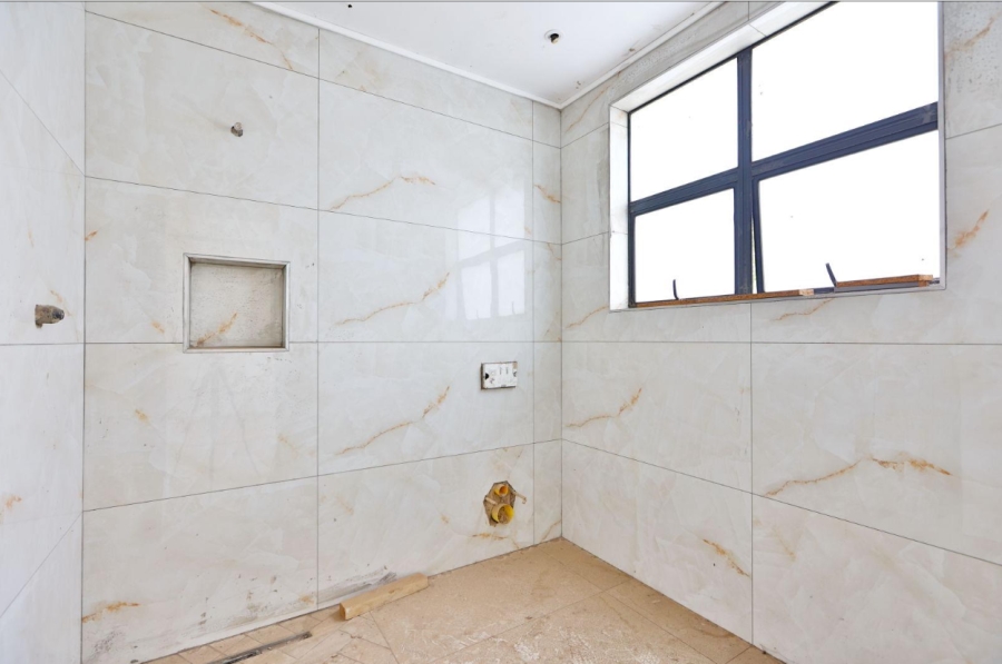 5 Bedroom Property for Sale in Waterfall Country Estate Gauteng