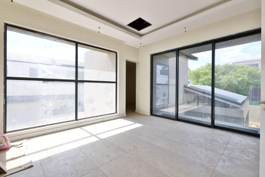 5 Bedroom Property for Sale in Waterfall Country Estate Gauteng