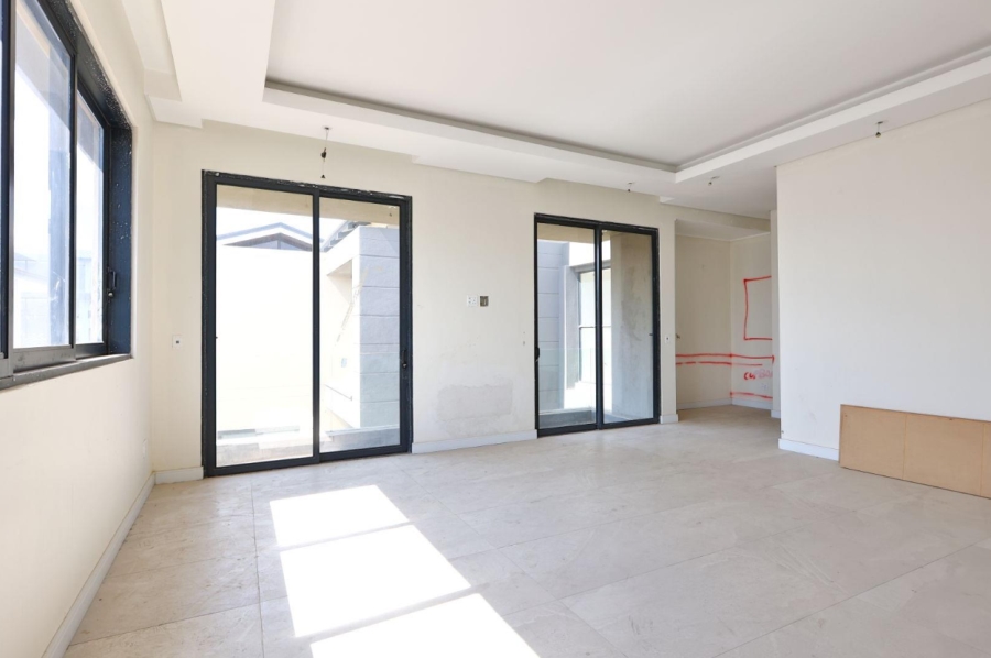 5 Bedroom Property for Sale in Waterfall Country Estate Gauteng