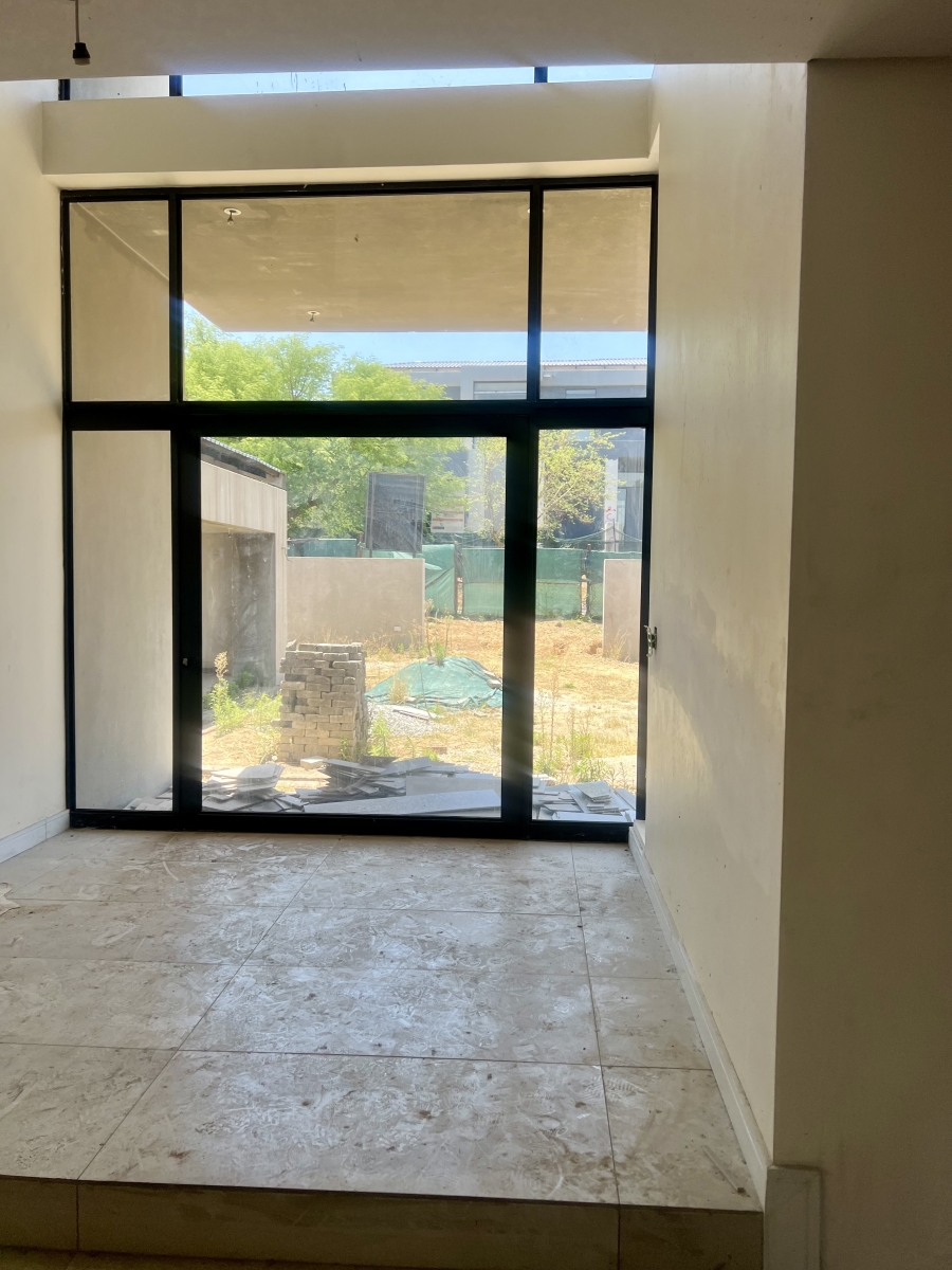 5 Bedroom Property for Sale in Waterfall Country Estate Gauteng