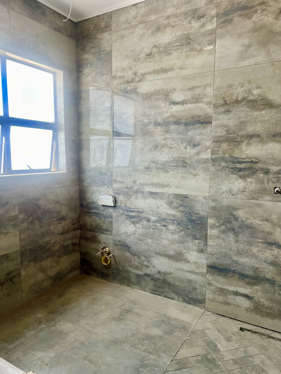 5 Bedroom Property for Sale in Waterfall Country Estate Gauteng