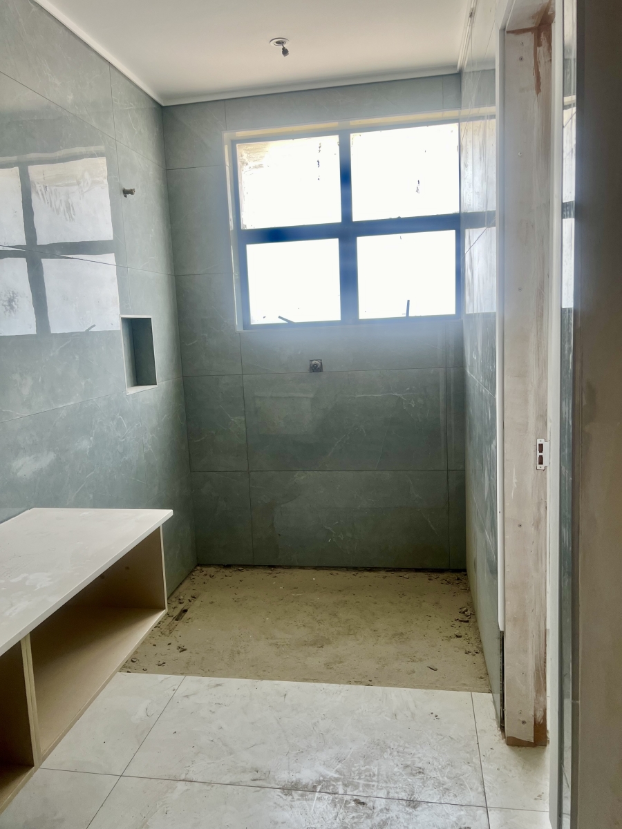 5 Bedroom Property for Sale in Waterfall Country Estate Gauteng