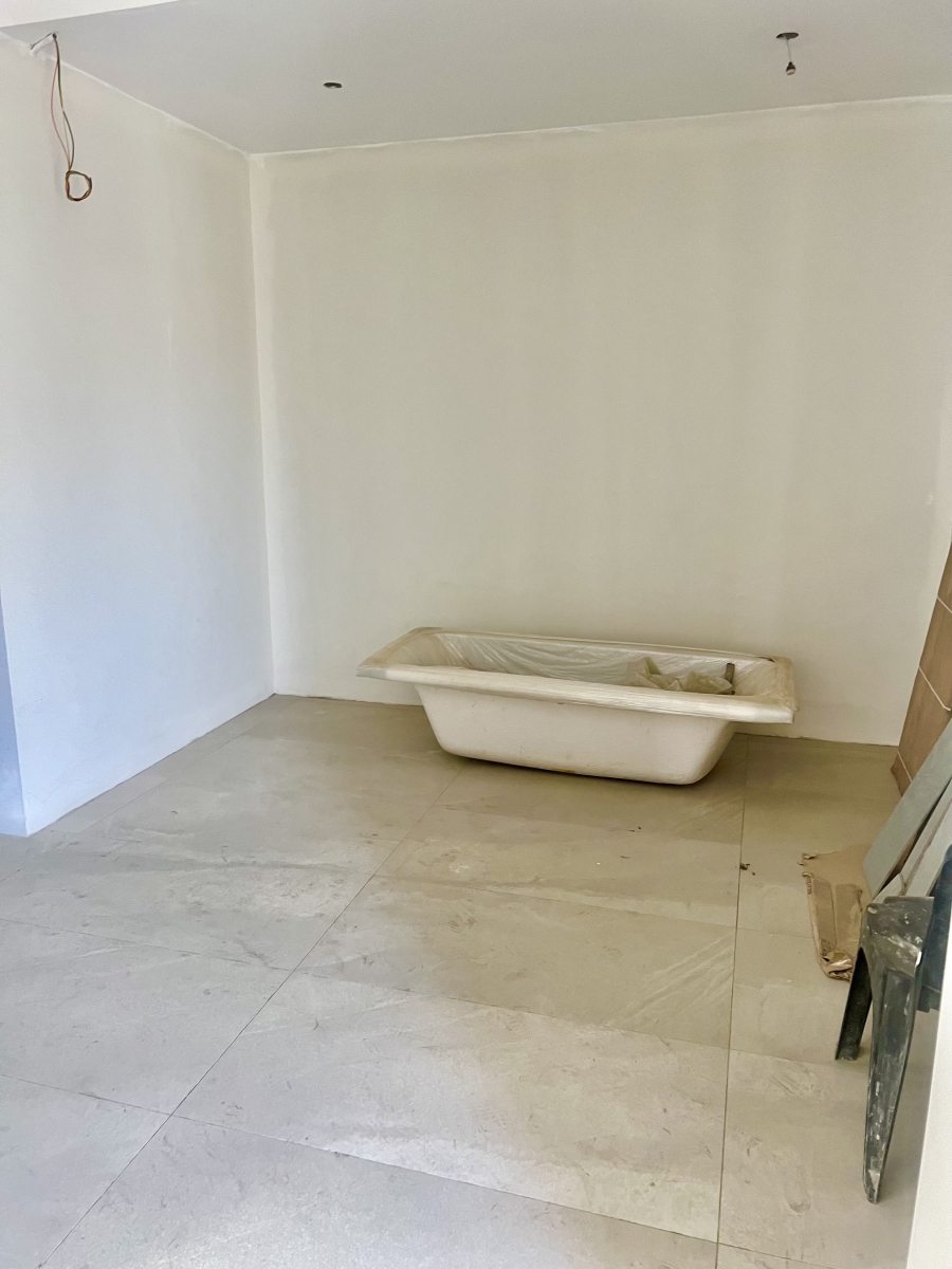 5 Bedroom Property for Sale in Waterfall Country Estate Gauteng