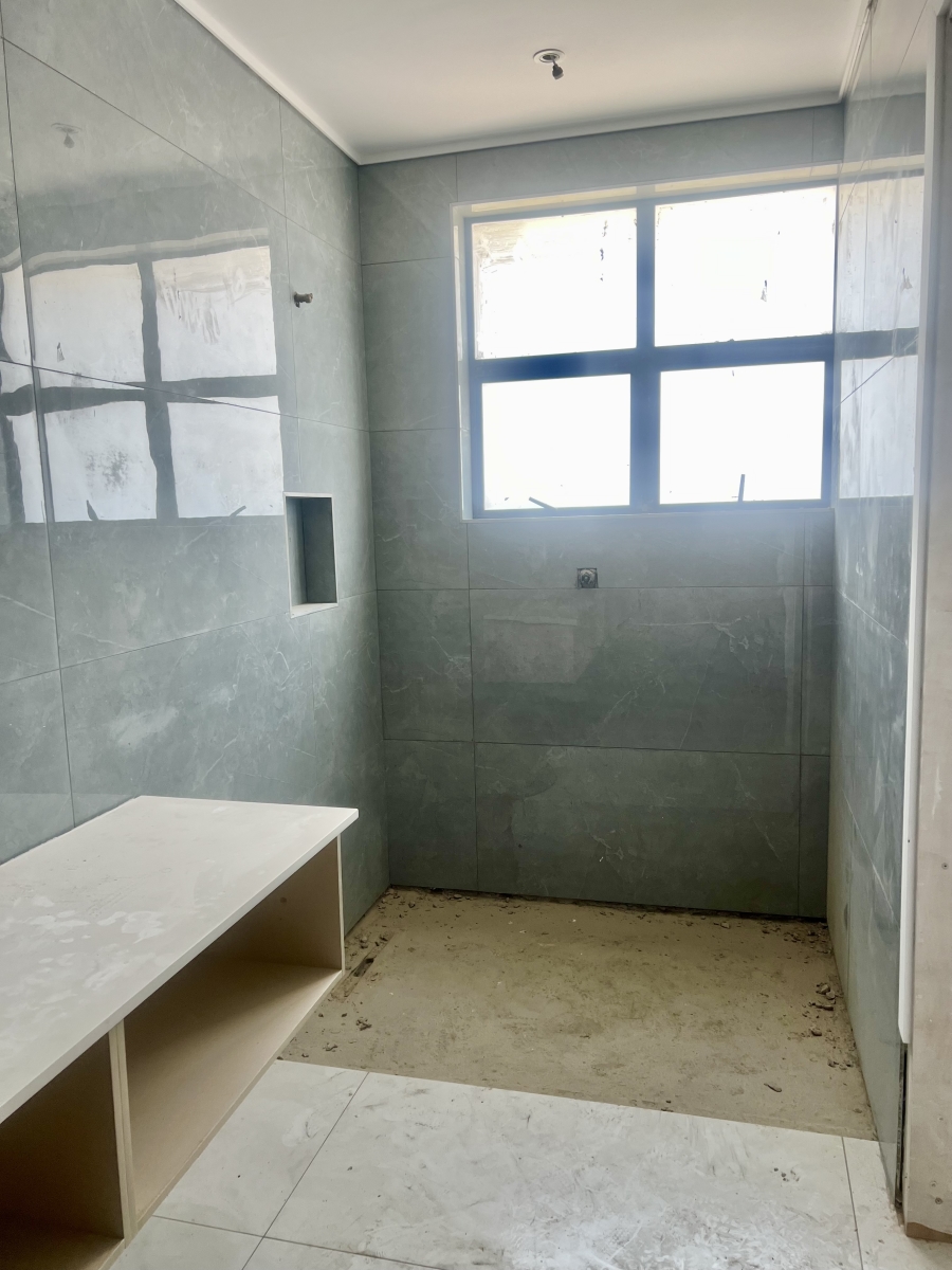 5 Bedroom Property for Sale in Waterfall Country Estate Gauteng