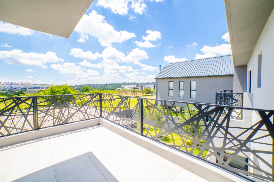 4 Bedroom Property for Sale in Helderfontein Estate Gauteng