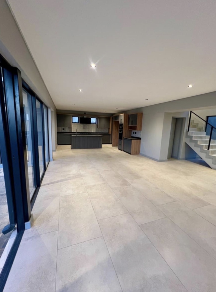 5 Bedroom Property for Sale in Helderfontein Estate Gauteng