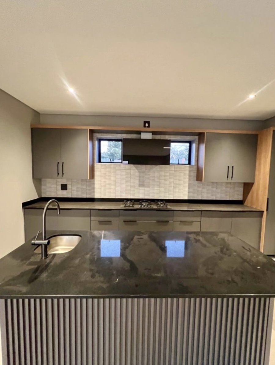 5 Bedroom Property for Sale in Helderfontein Estate Gauteng