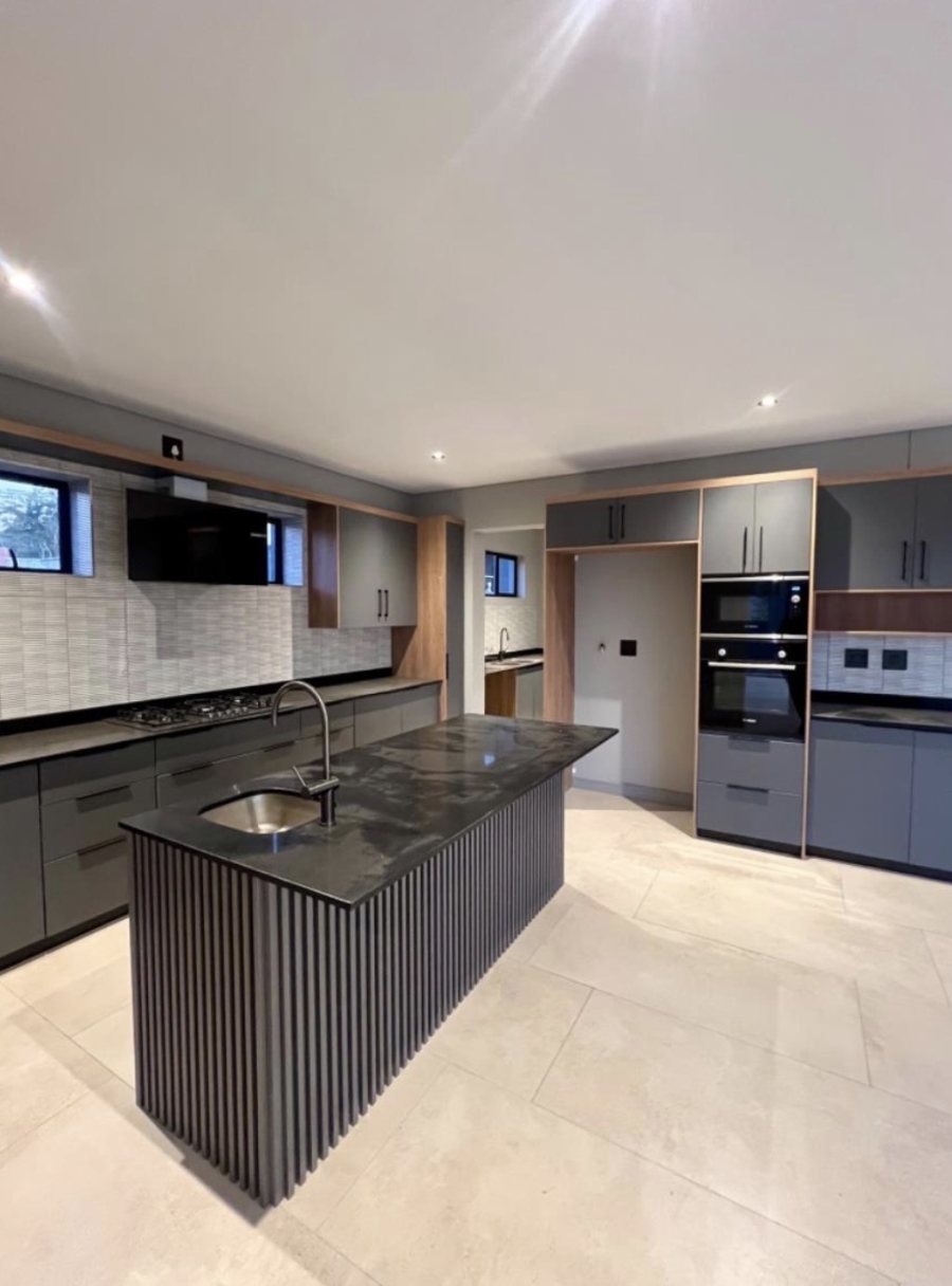 5 Bedroom Property for Sale in Helderfontein Estate Gauteng