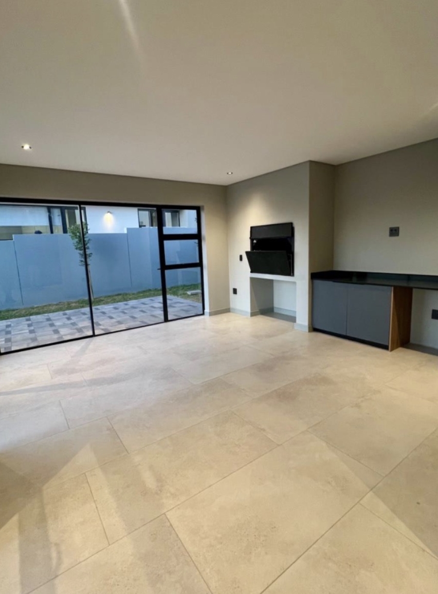 5 Bedroom Property for Sale in Helderfontein Estate Gauteng