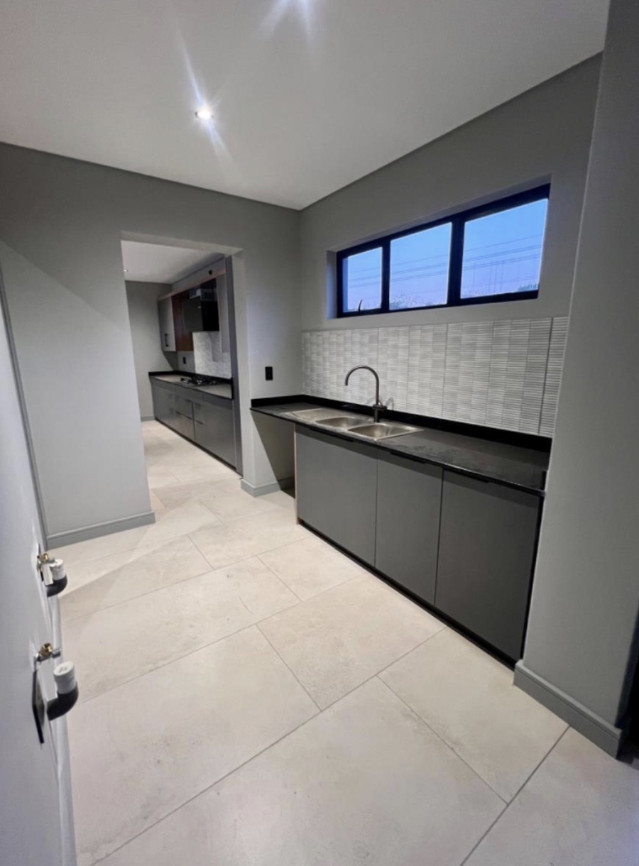 5 Bedroom Property for Sale in Helderfontein Estate Gauteng