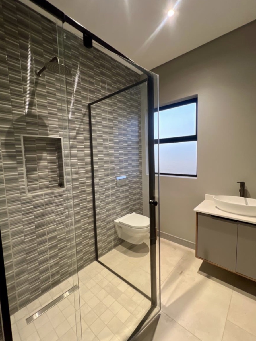 5 Bedroom Property for Sale in Helderfontein Estate Gauteng