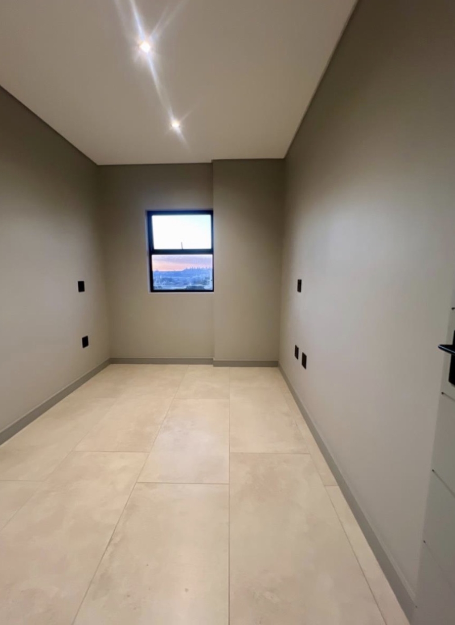 5 Bedroom Property for Sale in Helderfontein Estate Gauteng