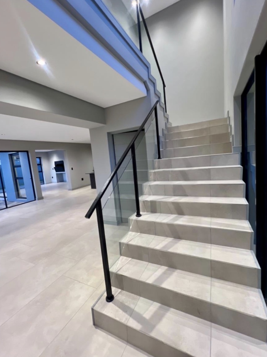 5 Bedroom Property for Sale in Helderfontein Estate Gauteng