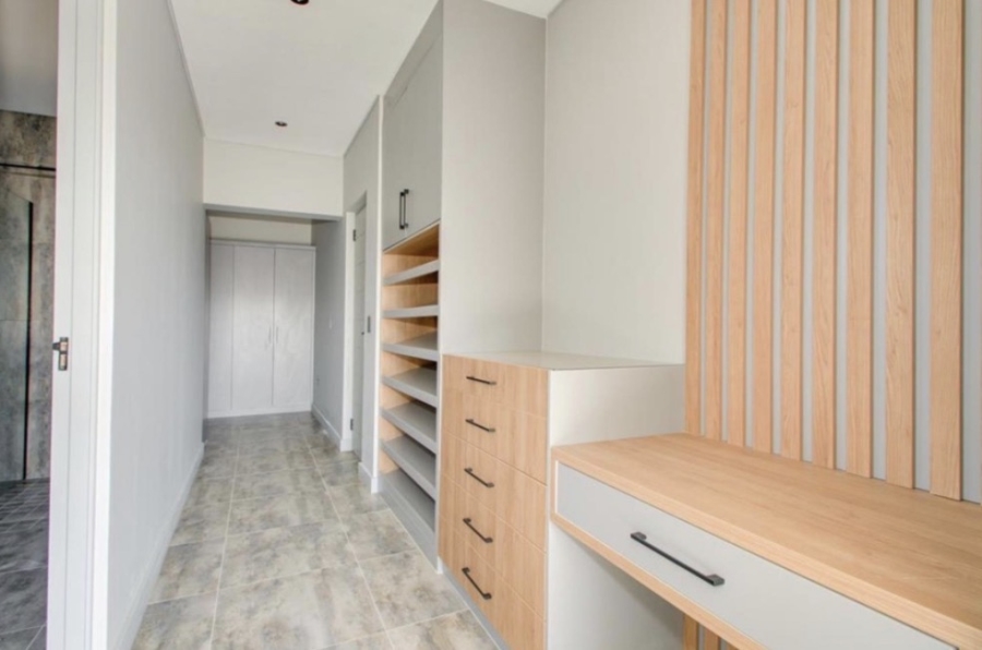 5 Bedroom Property for Sale in Helderfontein Estate Gauteng