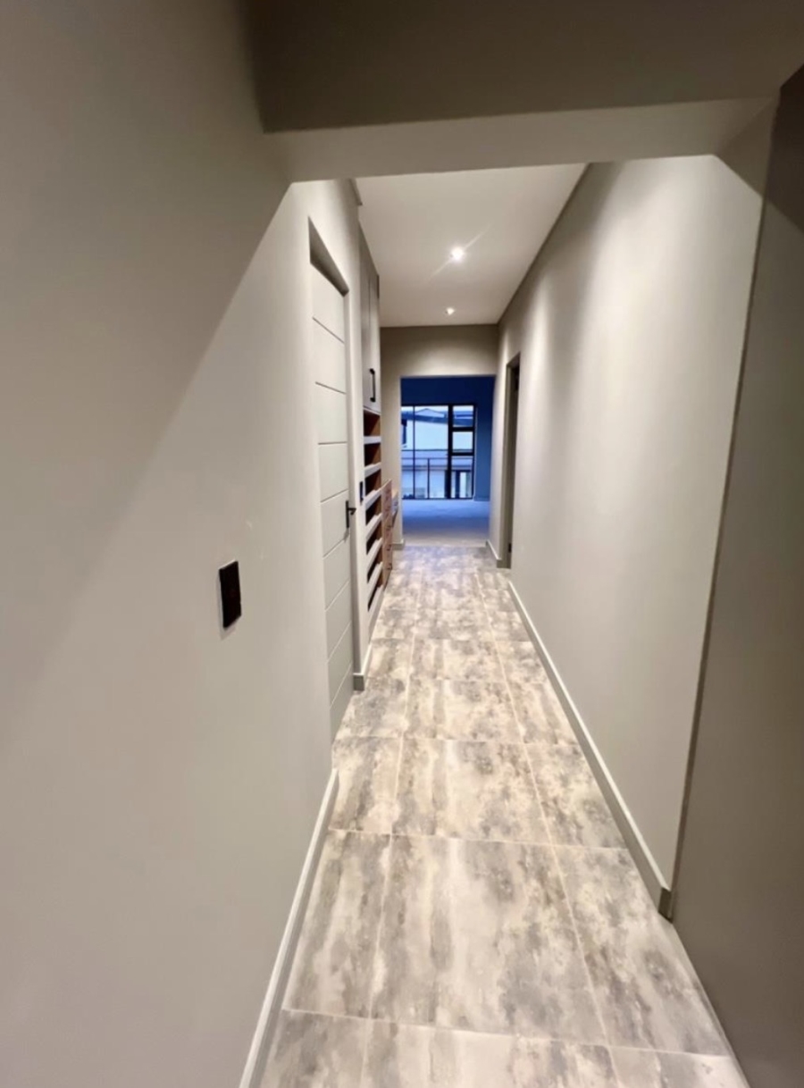 5 Bedroom Property for Sale in Helderfontein Estate Gauteng