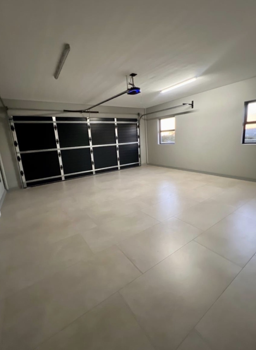 5 Bedroom Property for Sale in Helderfontein Estate Gauteng