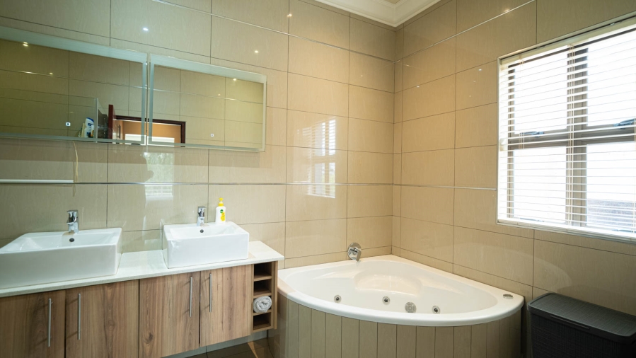 4 Bedroom Property for Sale in Blue Valley Golf Estate Gauteng