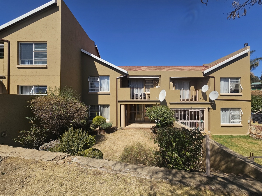 To Let 2 Bedroom Property for Rent in Kenmare Gauteng