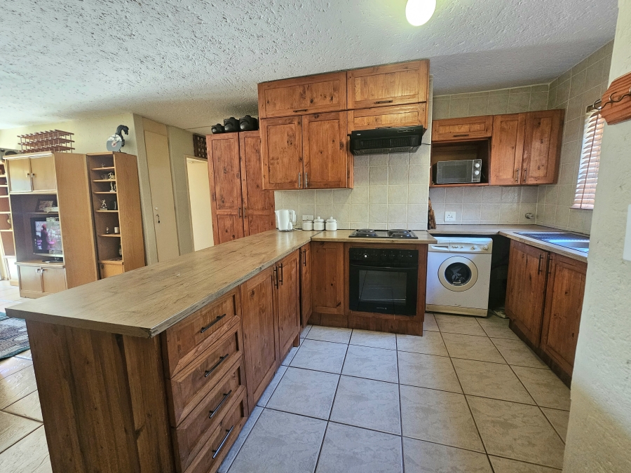 To Let 2 Bedroom Property for Rent in Kenmare Gauteng