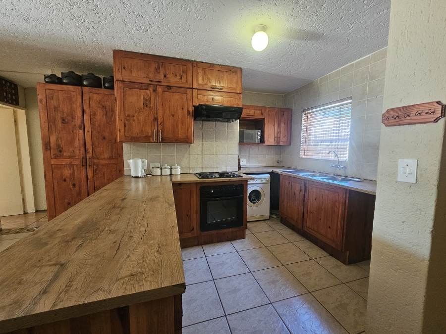 To Let 2 Bedroom Property for Rent in Kenmare Gauteng