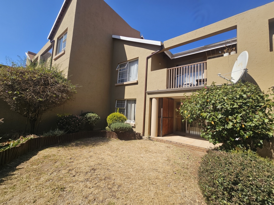 To Let 2 Bedroom Property for Rent in Kenmare Gauteng