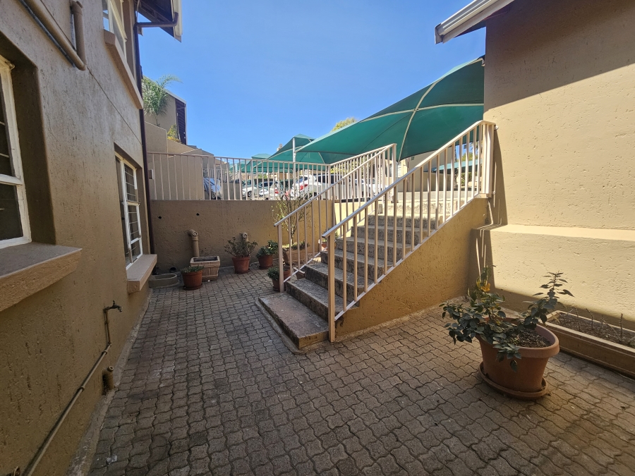 To Let 2 Bedroom Property for Rent in Kenmare Gauteng