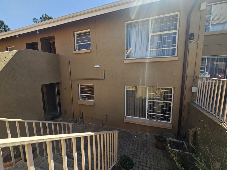 To Let 2 Bedroom Property for Rent in Kenmare Gauteng