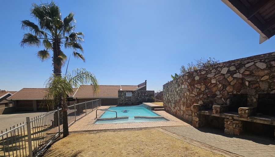 To Let 2 Bedroom Property for Rent in Kenmare Gauteng