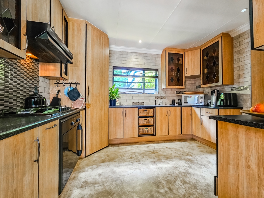 To Let 4 Bedroom Property for Rent in Deerness Gauteng