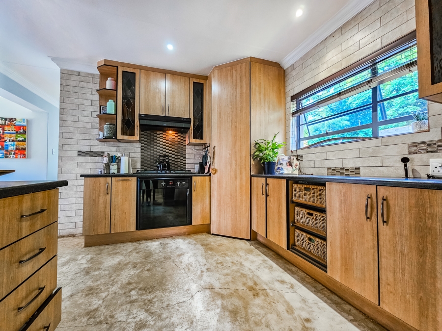 To Let 4 Bedroom Property for Rent in Deerness Gauteng