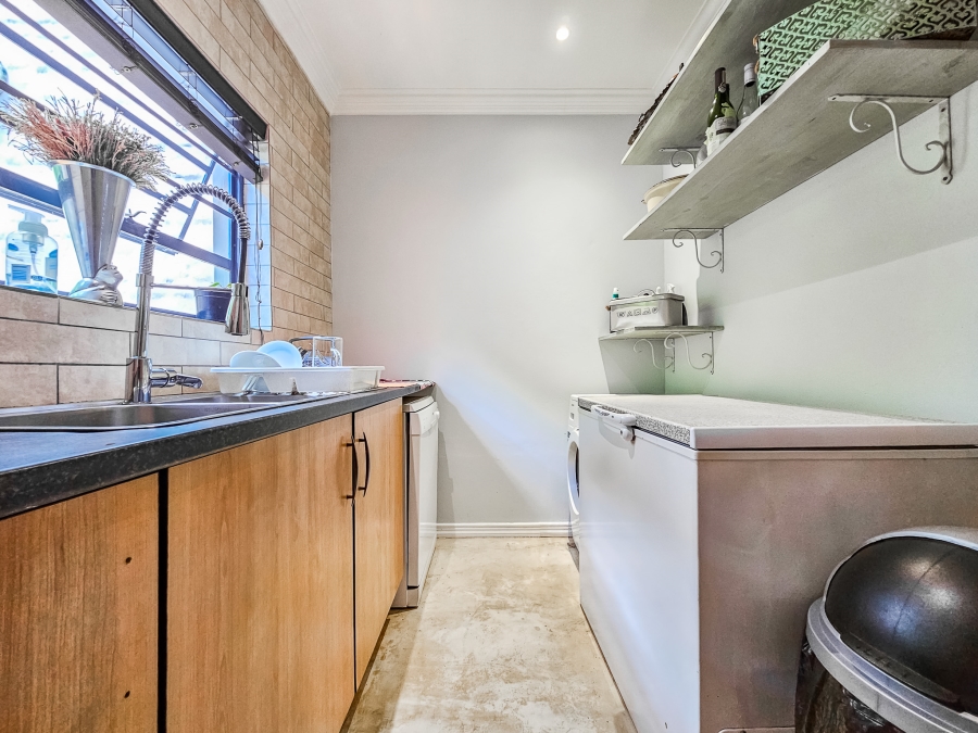 To Let 4 Bedroom Property for Rent in Deerness Gauteng