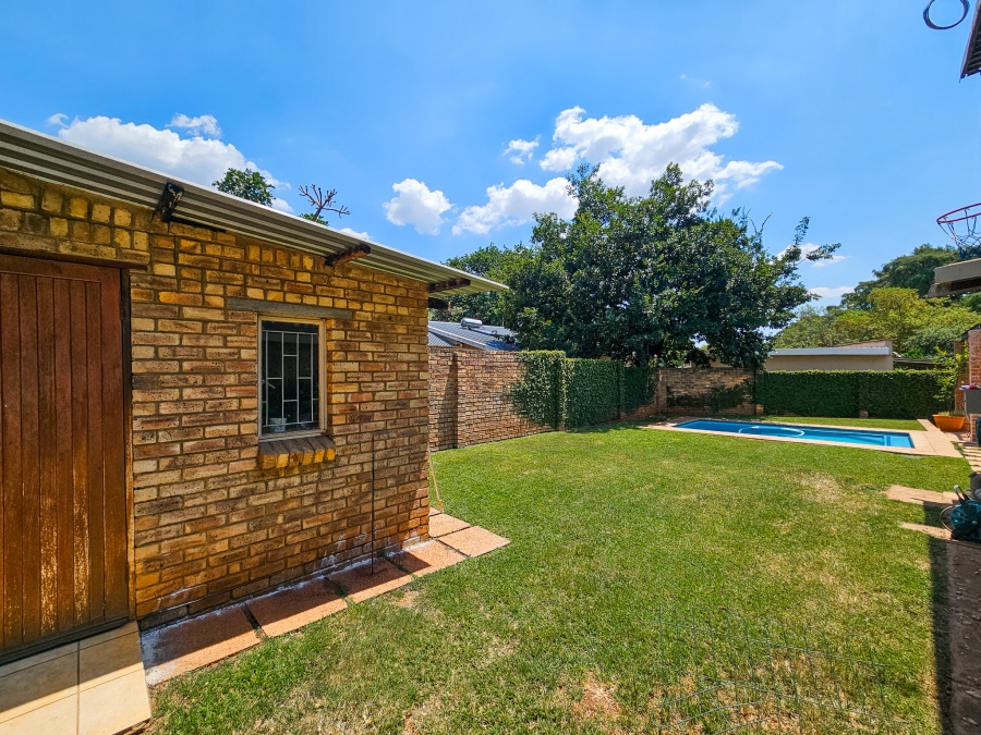 To Let 4 Bedroom Property for Rent in Deerness Gauteng