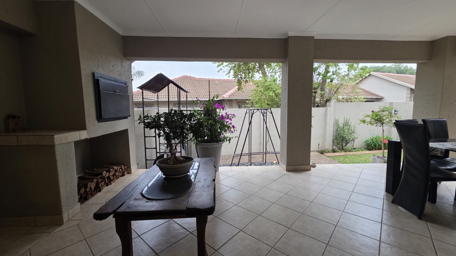 2 Bedroom Property for Sale in The Wilds Gauteng