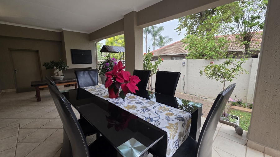 2 Bedroom Property for Sale in The Wilds Gauteng