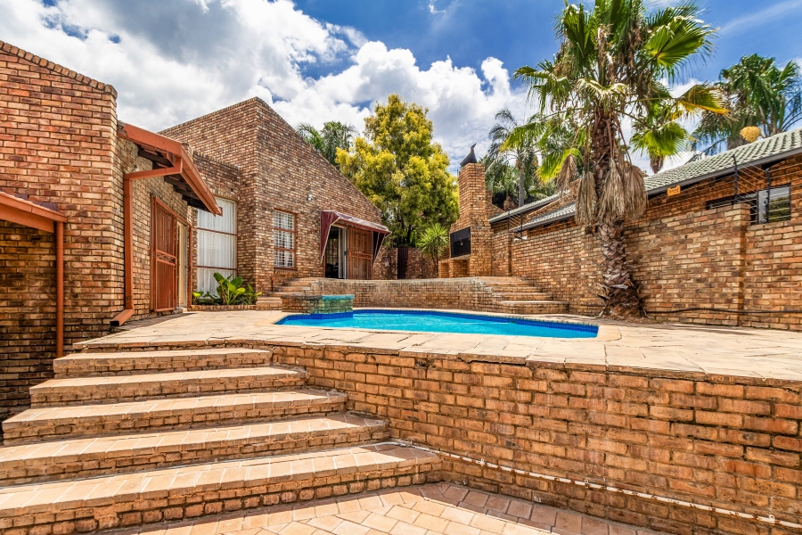5 Bedroom Property for Sale in Moreleta Park Gauteng