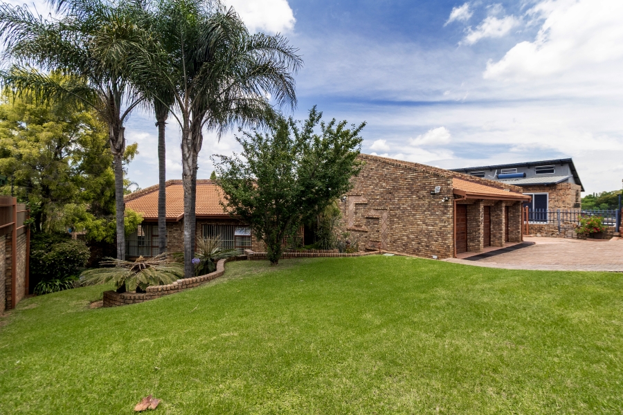 5 Bedroom Property for Sale in Moreleta Park Gauteng