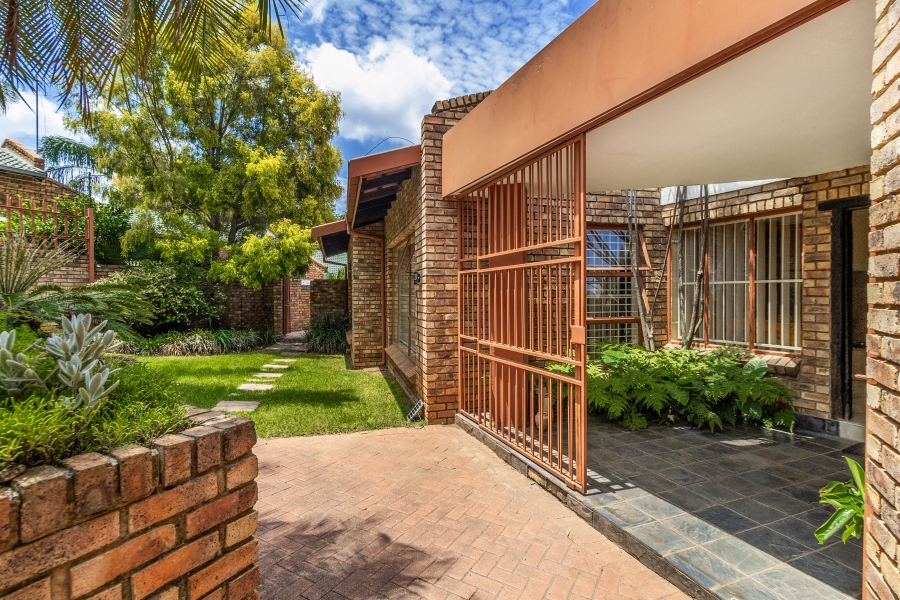 5 Bedroom Property for Sale in Moreleta Park Gauteng