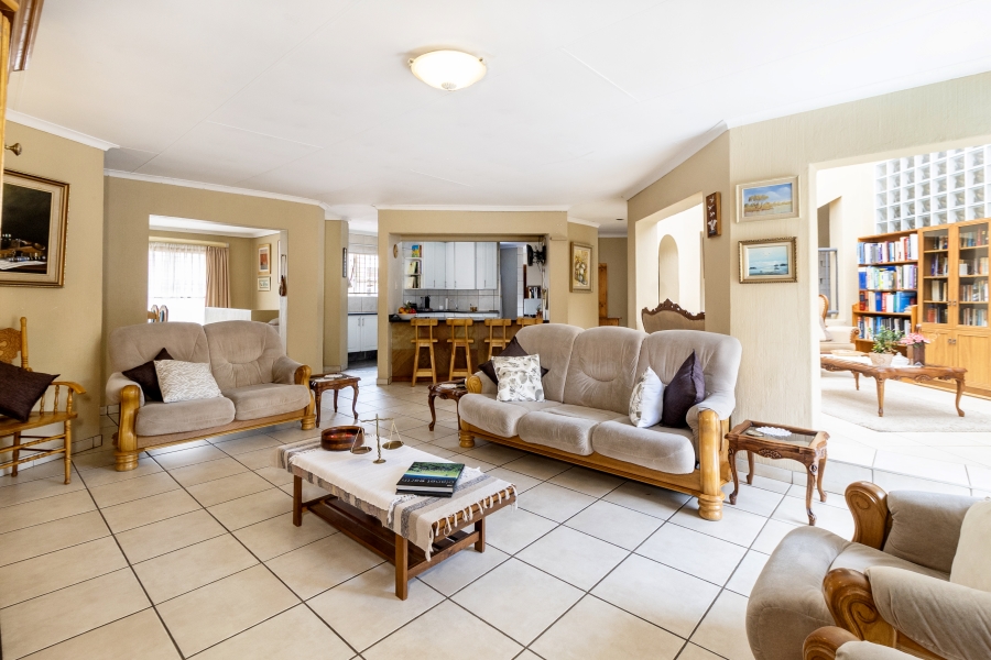 5 Bedroom Property for Sale in Moreleta Park Gauteng