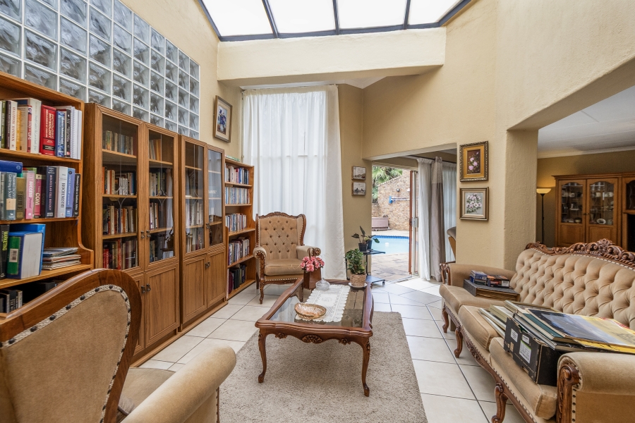 5 Bedroom Property for Sale in Moreleta Park Gauteng